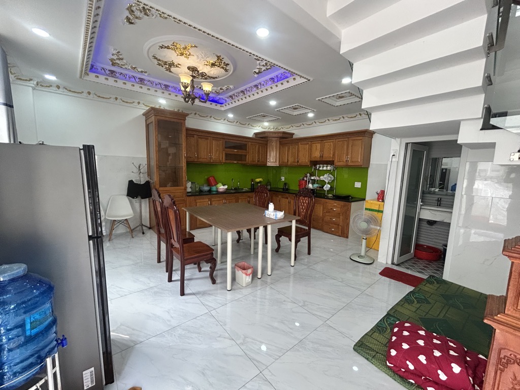 Nhà tỉnh lộ 10, Bình Trị Đông B, Bình Tân 4 tầng, nhà thật, giá thật, cần bán gấp, giảm kịch khung. Giá chỉ 8.1 tỷ